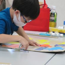 小学生の制作風景